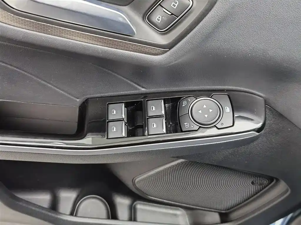 Ford Escape 2022 — фото 9