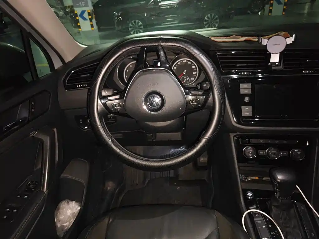Volkswagen Tiguan L 2018 — фото 11