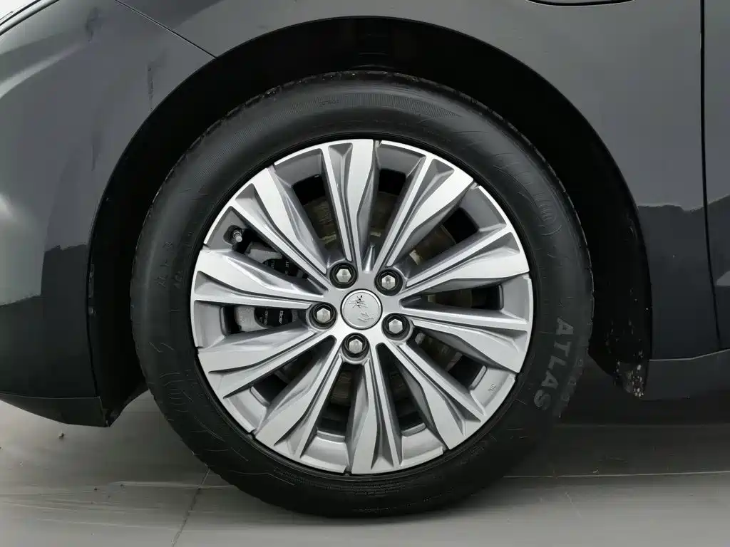 Hongqi E-QM5 2023 — фото 17