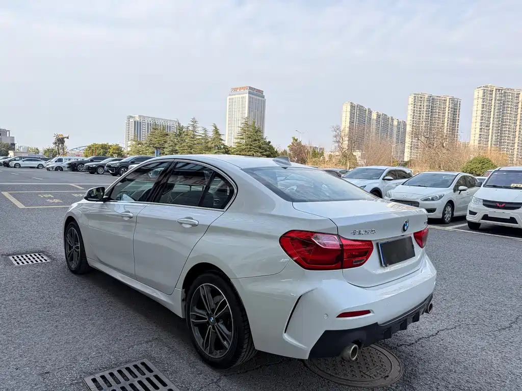 BMW 1 Series 2021 — фото 16