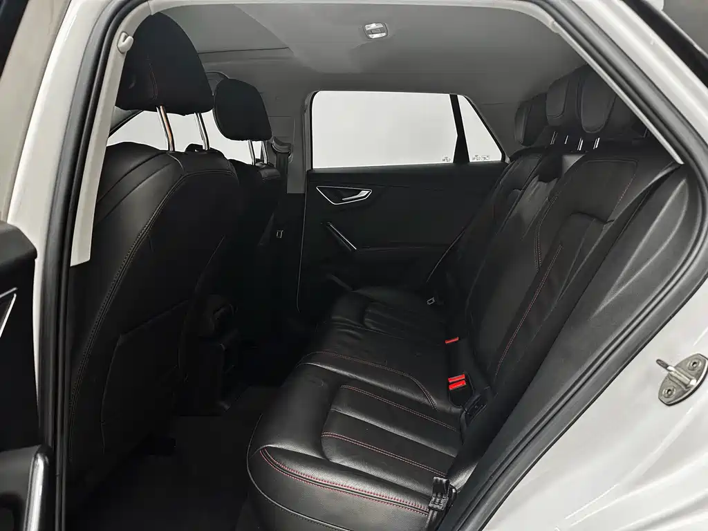 Audi Q2L 2022 — фото 22