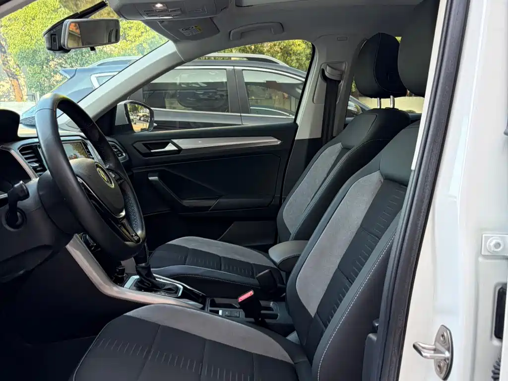 Volkswagen T-Roc 2023