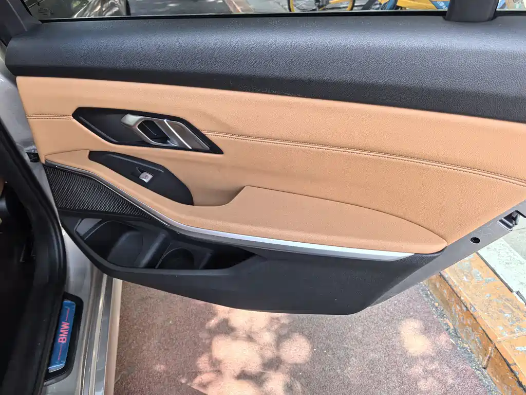 BMW 3 Series 2019 — фото 12