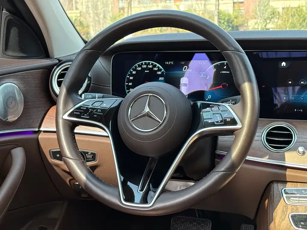 Mercedes-Benz E-Class 2022 — фото 10