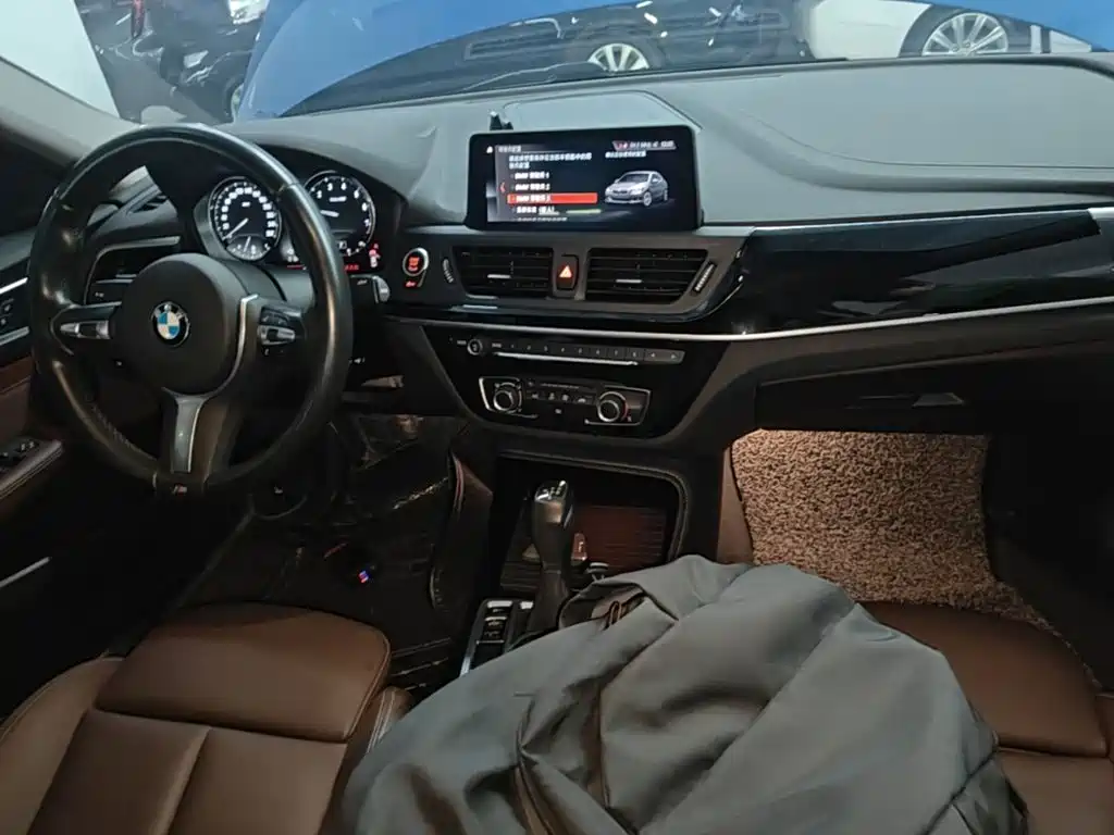 BMW 1 Series 2019 — фото 10
