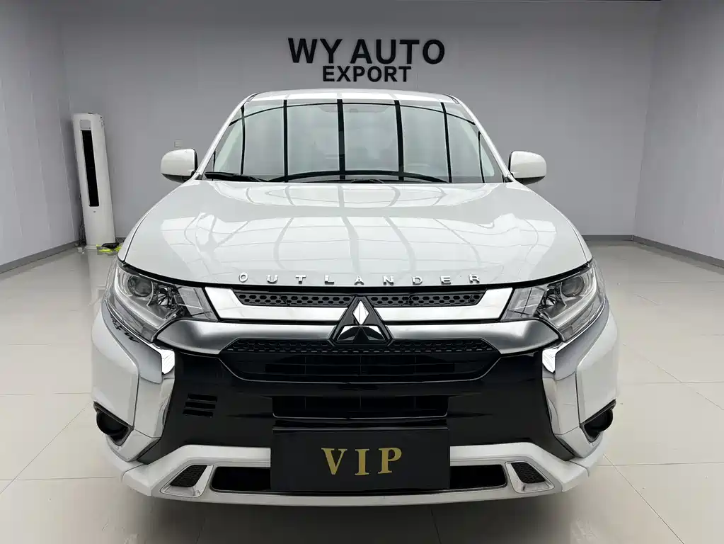 Mitsubishi Outlander 2021 — фото 2