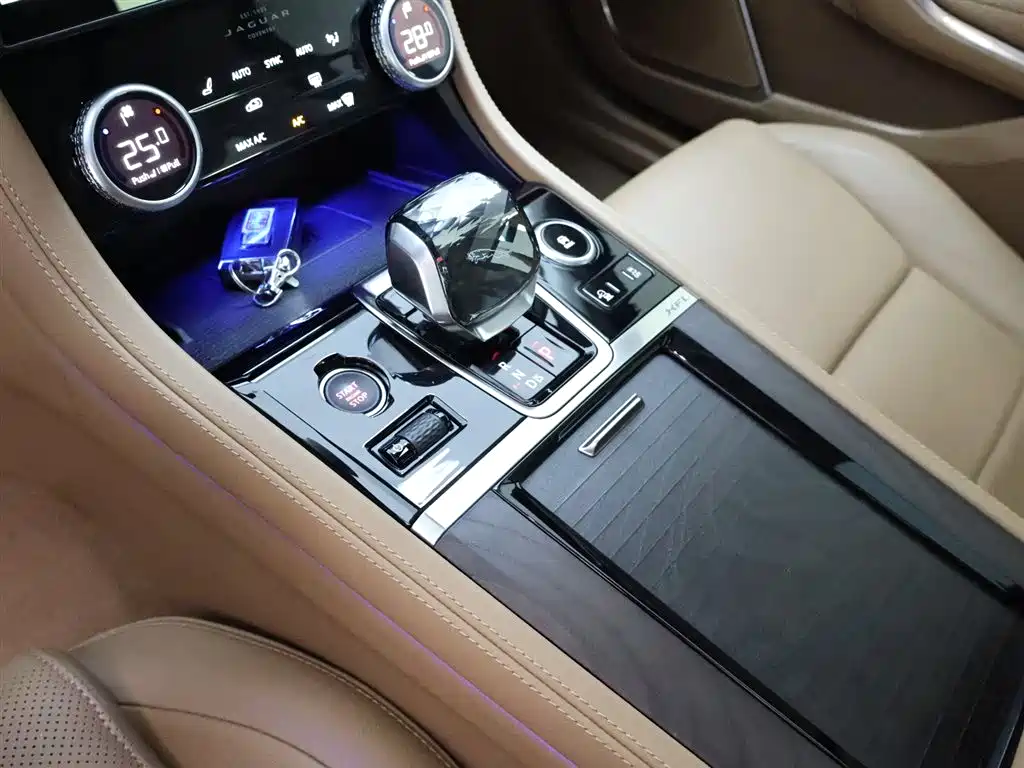 Jaguar XFL 2024 — фото 12