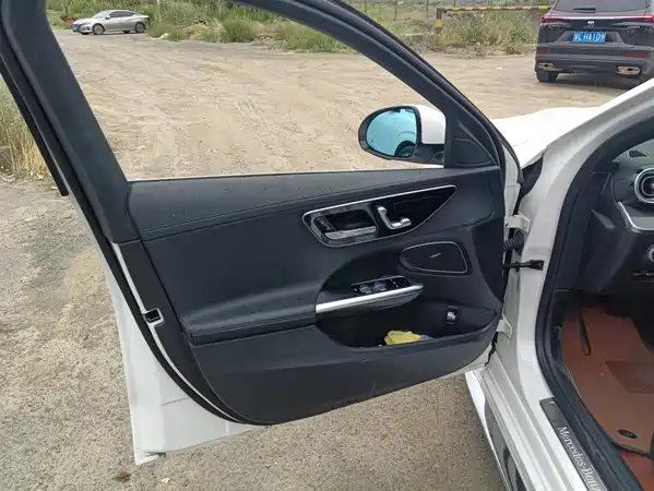 Mercedes-Benz C-Class 2024