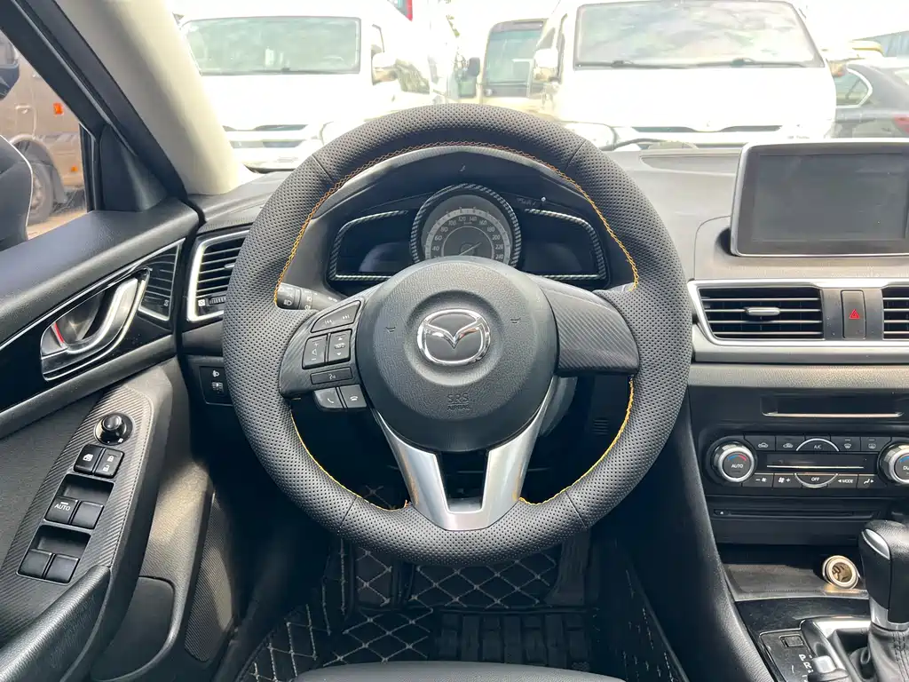 Mazda 3 Axela 2016 — фото 15