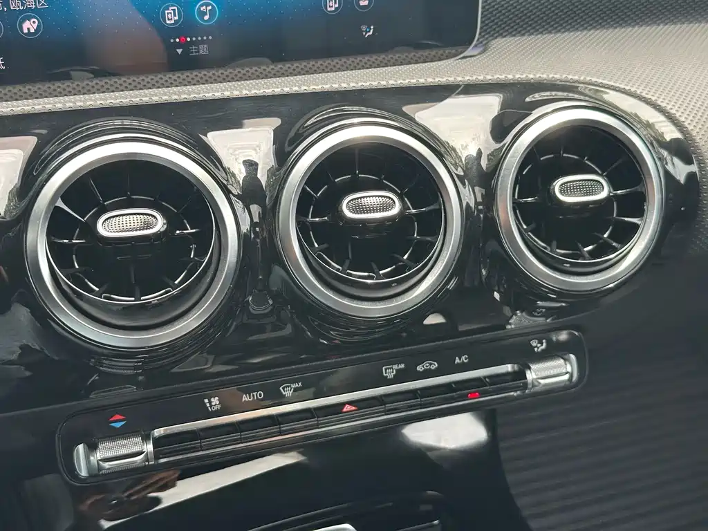 Mercedes-Benz A-Class 2019 — фото 12