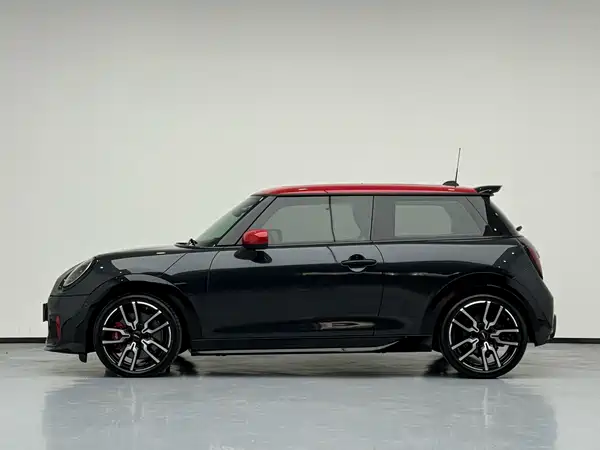 MINI JCW 2025