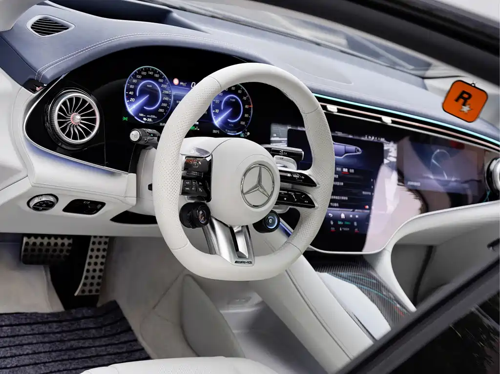 Mercedes-Benz EQE AMG 2025 — фото 12