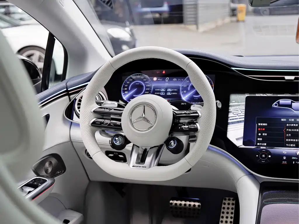 Mercedes-Benz EQE AMG 2025 — фото 17