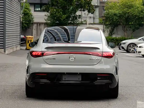 Mercedes-Benz EQE AMG 2025