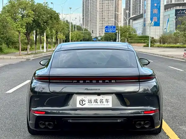 Porsche Panamera 2024