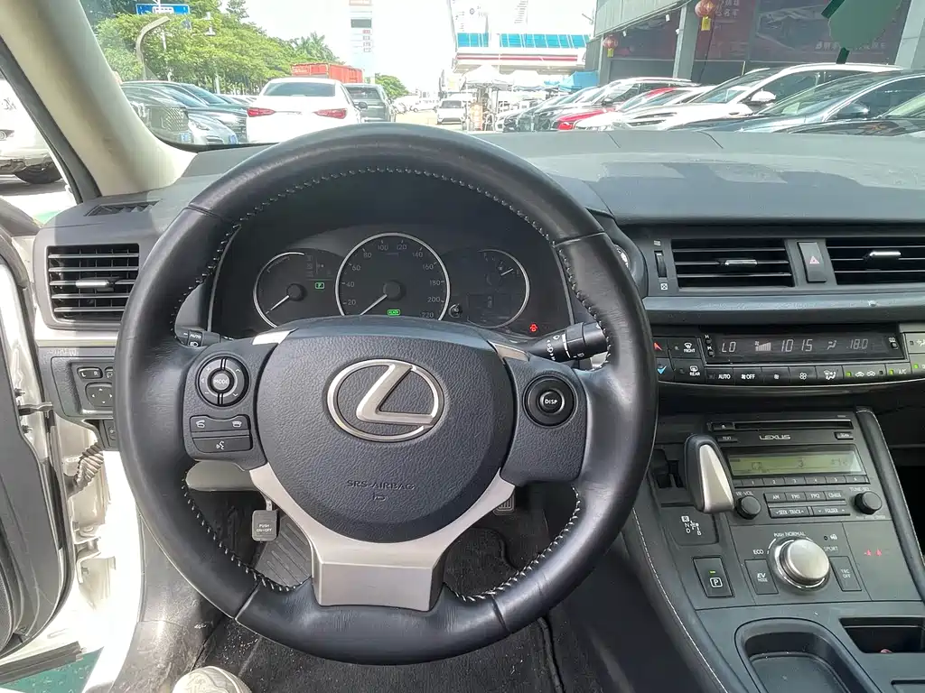 Lexus CT 2018 — фото 10