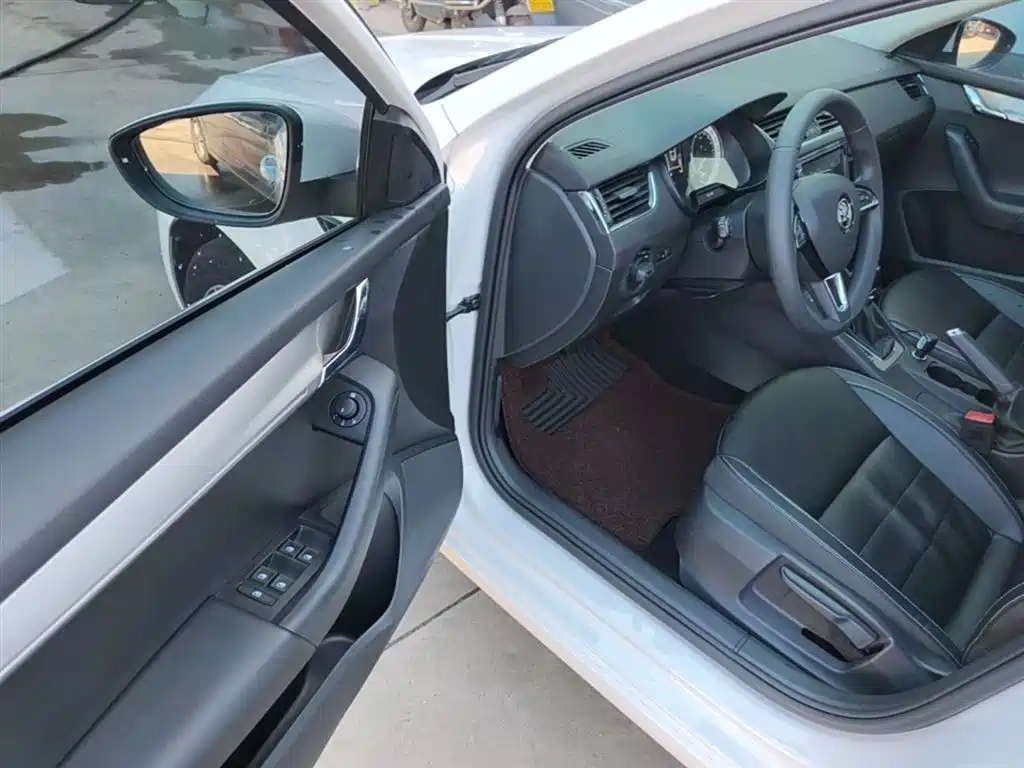 Skoda Octavia 2019 — фото 16