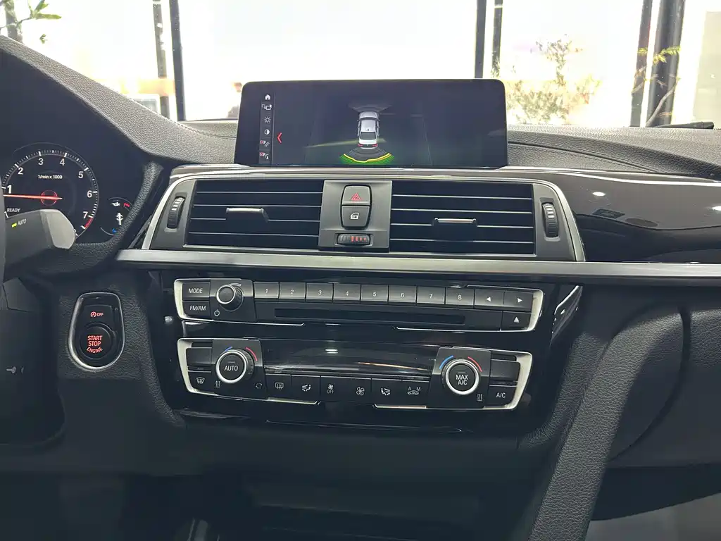 BMW 3 Series 2018 — фото 13