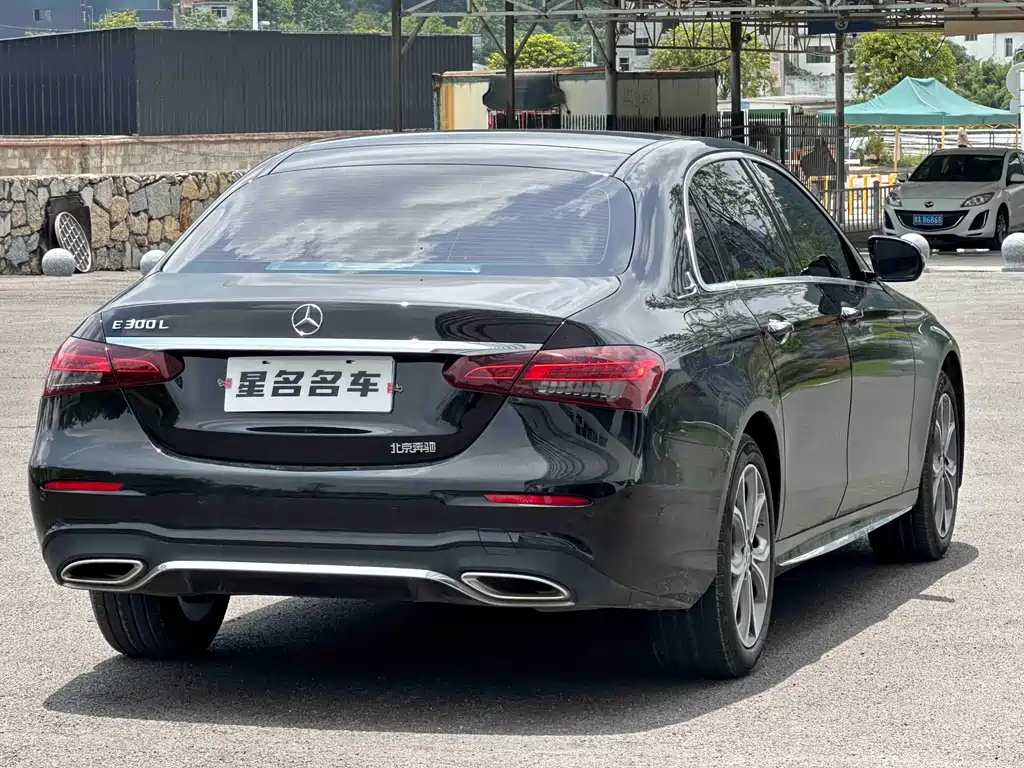 Mercedes-Benz E-Class 2023 — фото 11