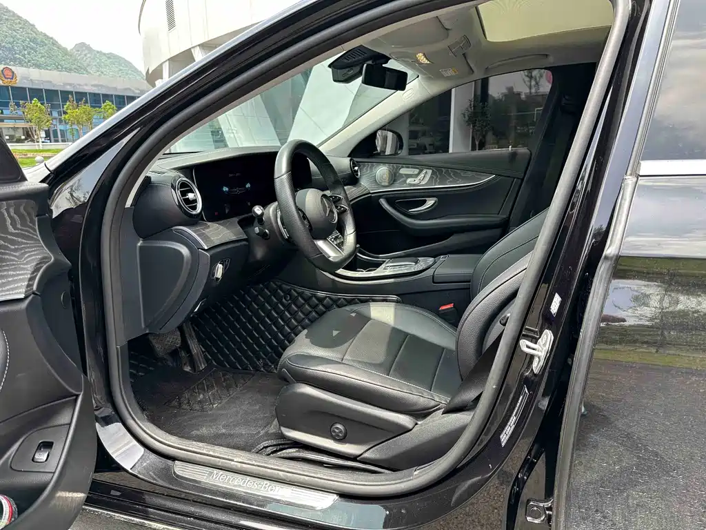 Mercedes-Benz E-Class 2023 — фото 13