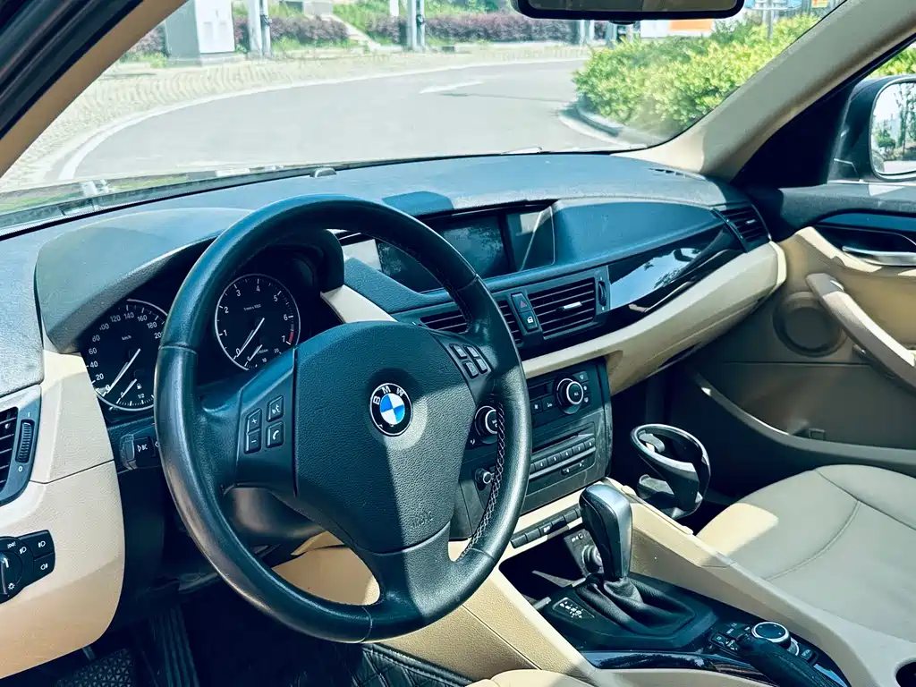 BMW X1 2012 — фото 9