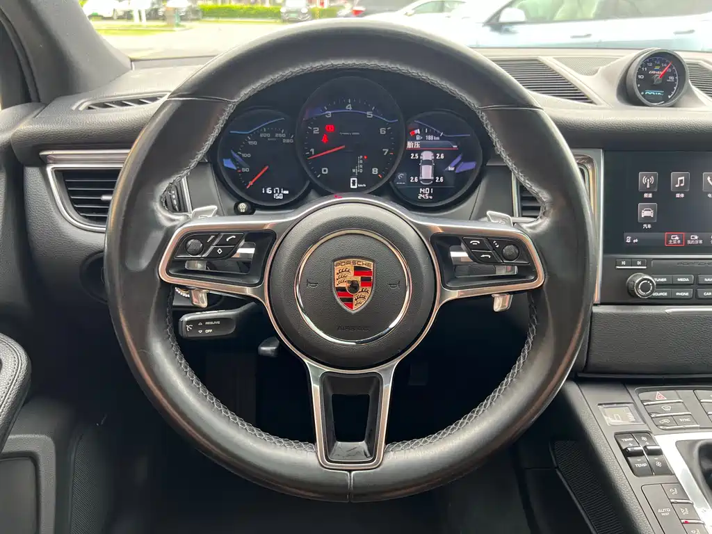 Porsche Macan 2016 — фото 17