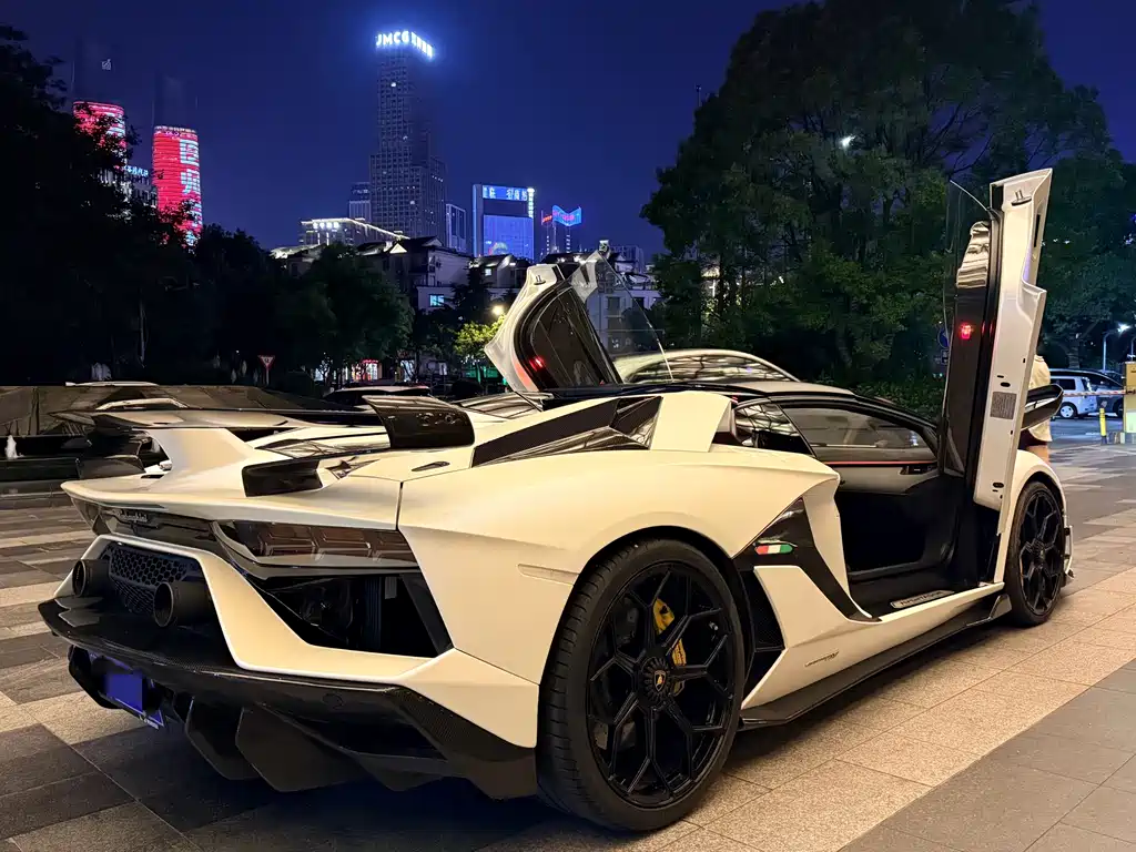 Lamborghini Aventador 2017 — фото 7
