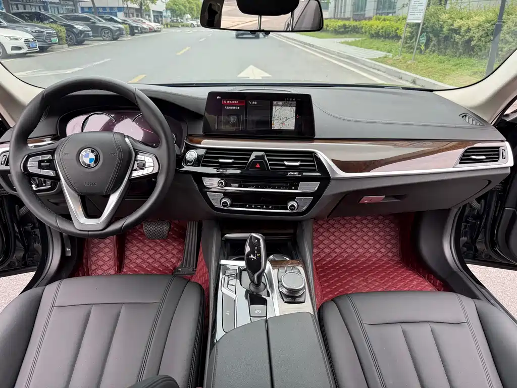 BMW 5 Series 2018 — фото 17