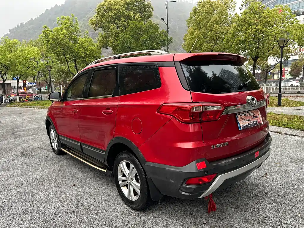 BAIC Huansu S3 2017 — фото 5