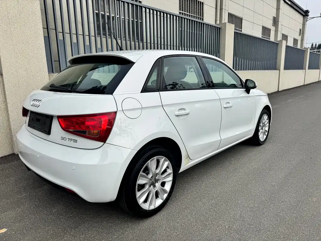 Audi A1 2015 — фото 8