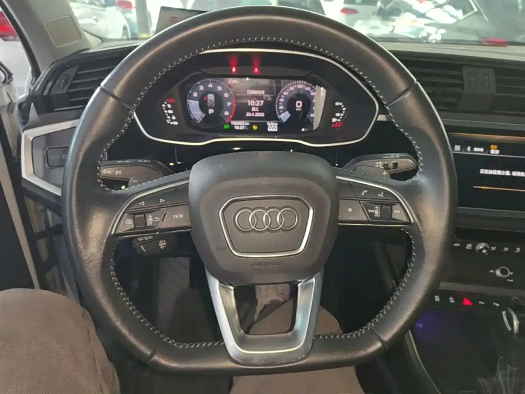 Audi Q3 2021 — фото 11