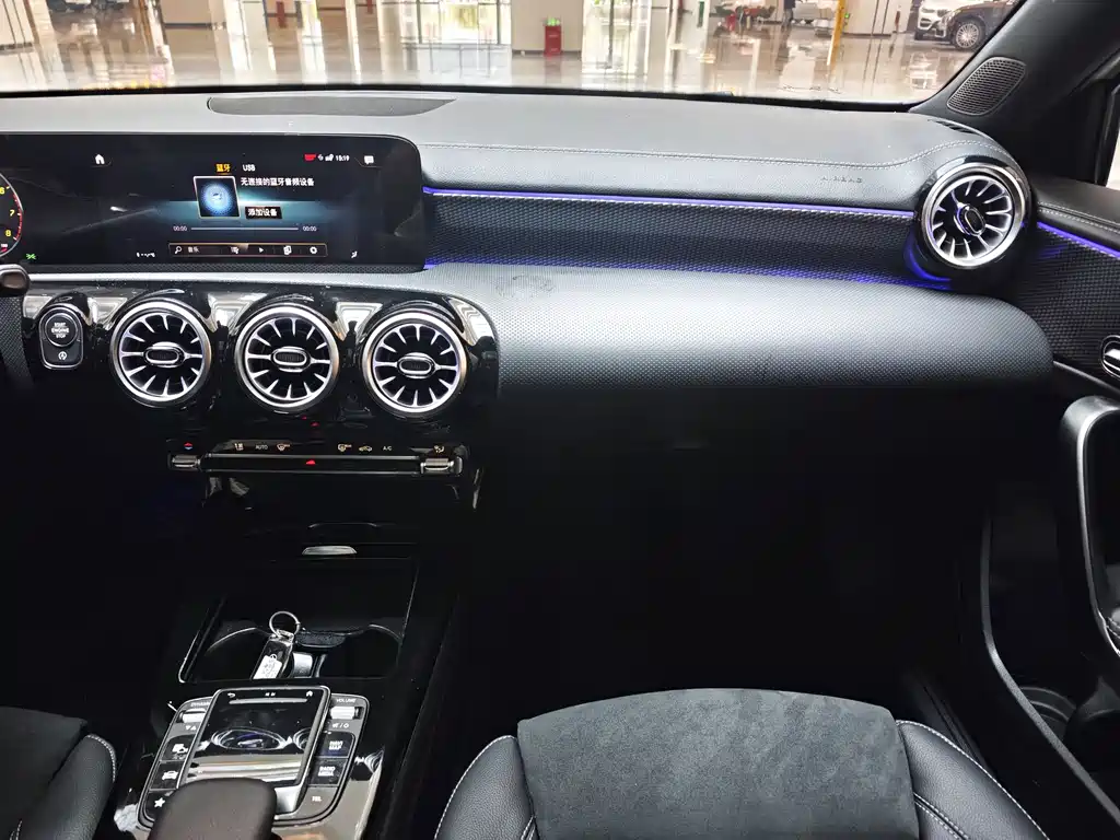 Mercedes-Benz A-Class 2023 — фото 16