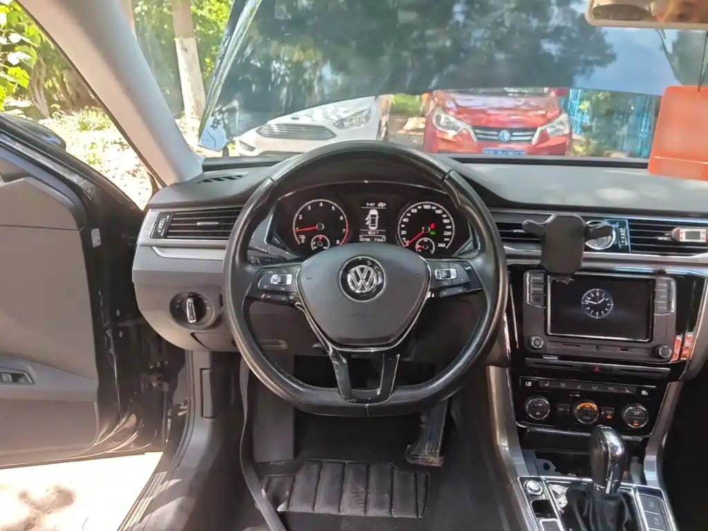 Volkswagen Passat 2018 — фото 11