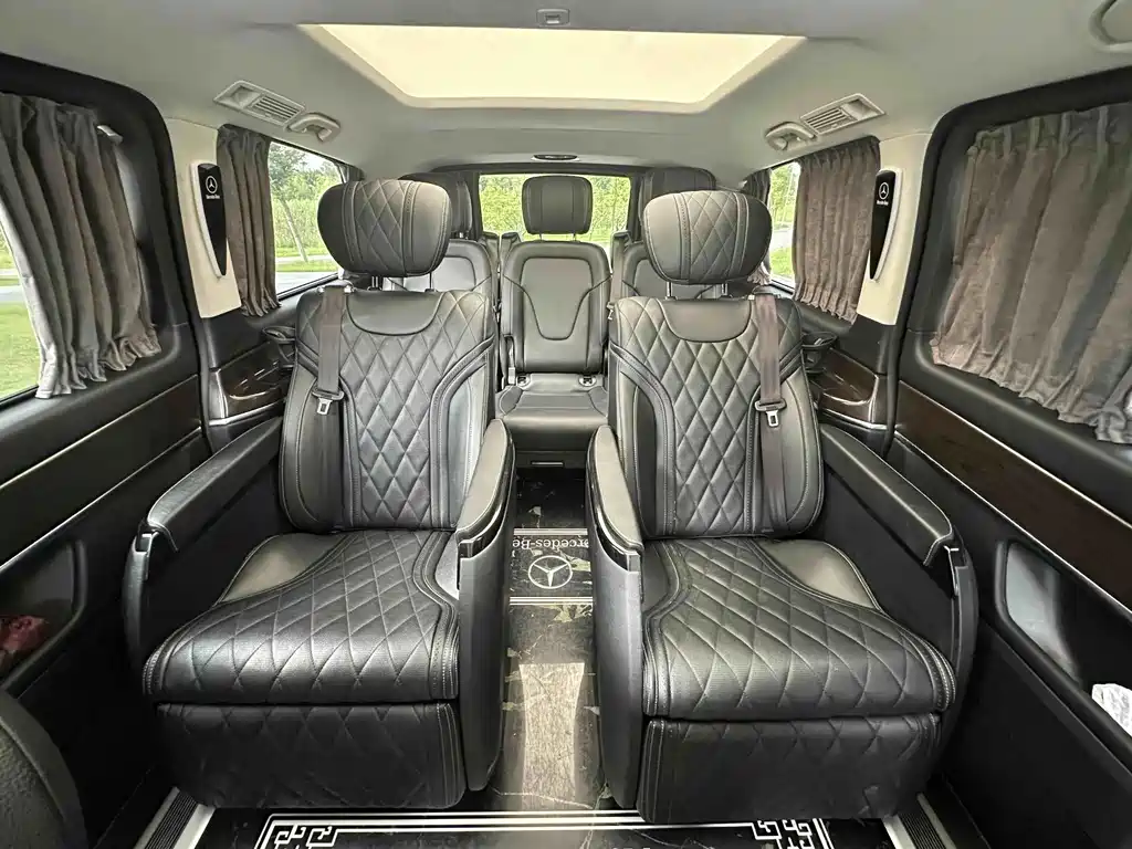 Mercedes-Benz V-Class 2021 — фото 18