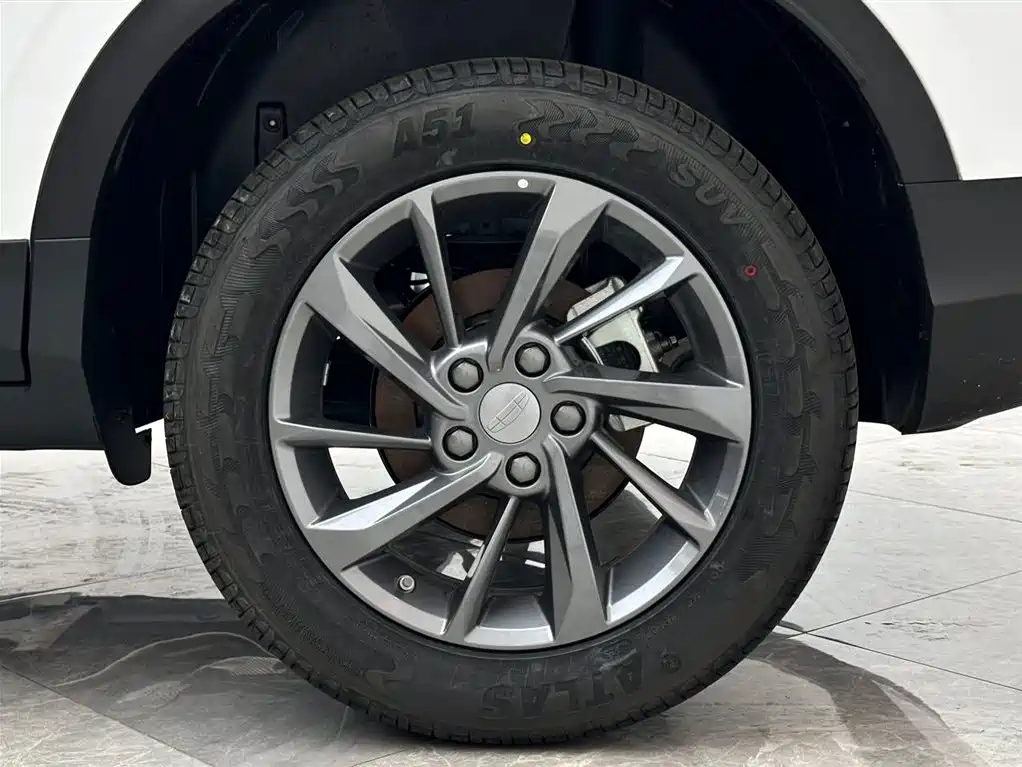 Geely Binyue — фото 18