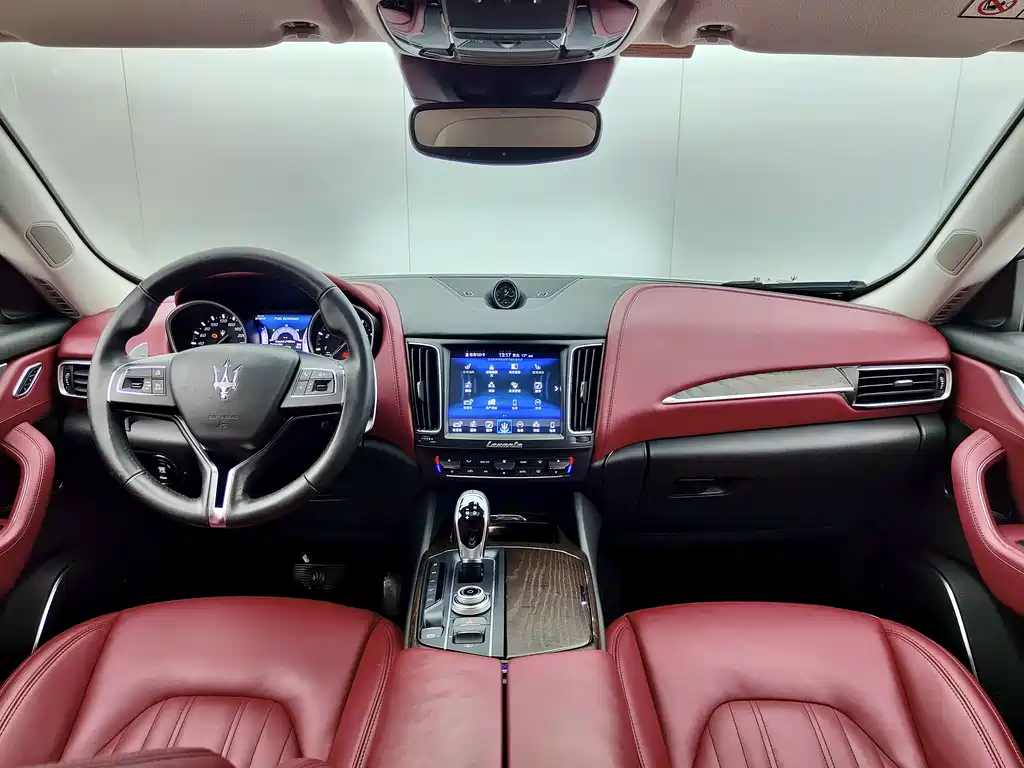 Maserati Levante 2017 — фото 17