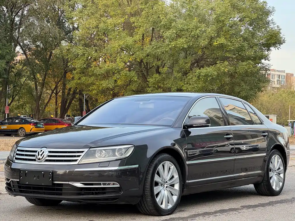 Volkswagen Phaeton 2013 — фото 1