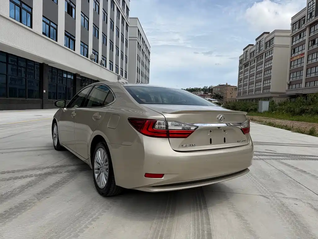 Lexus ES 2015 — фото 4