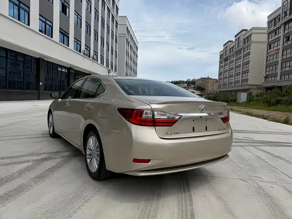 Lexus ES 2015
