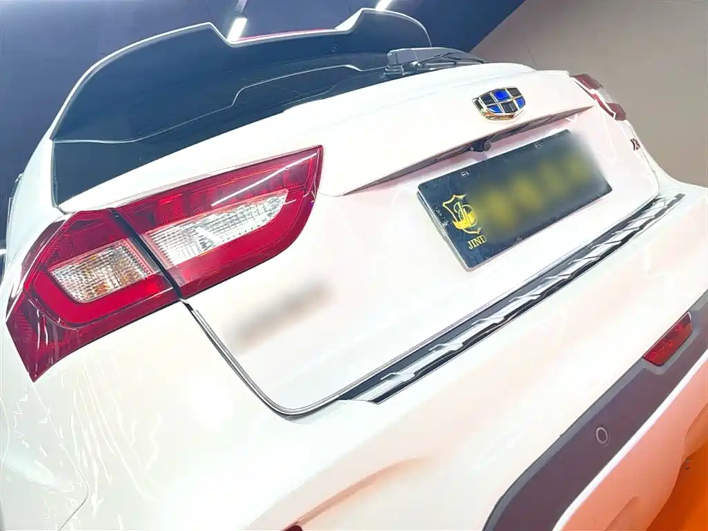 Geely Vision X3 2019 — фото 12