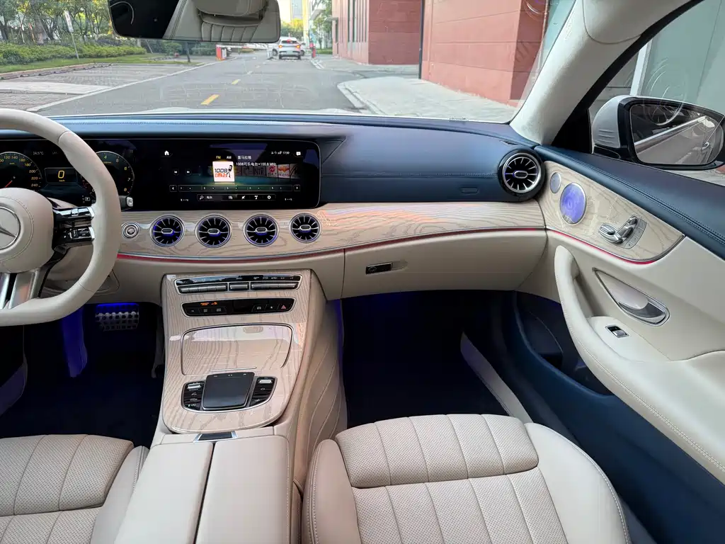 Mercedes-Benz E-Class 2022 — фото 11