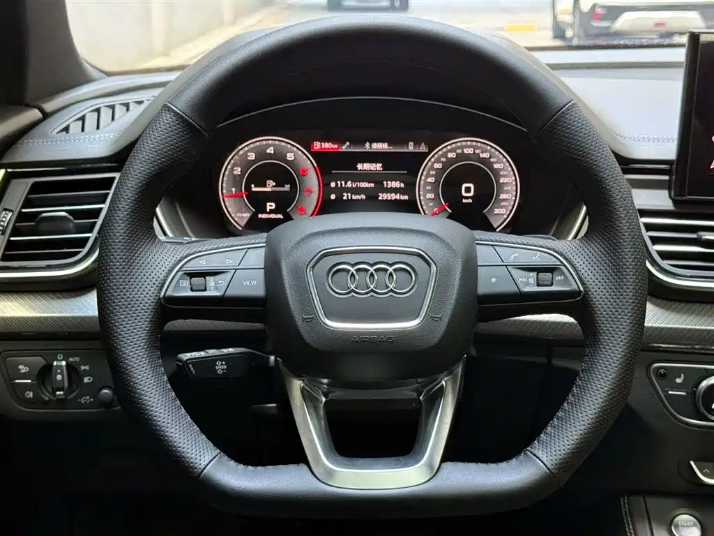 Audi Q5L 2023 — фото 12