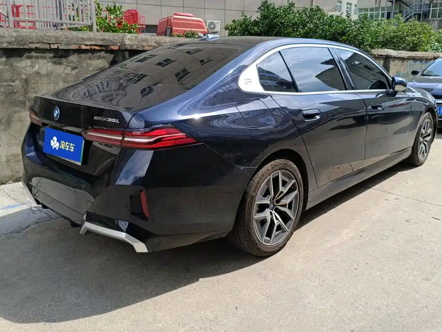 BMW i5 2025 — фото 3