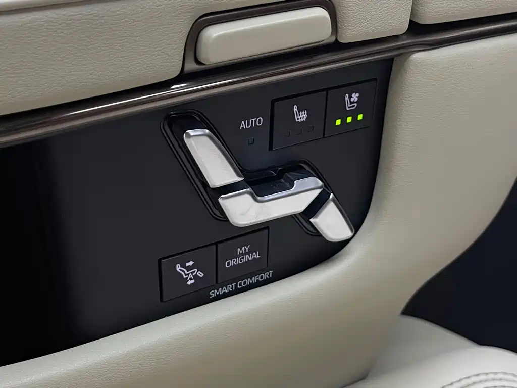 Toyota Vellfire 2023 — фото 13
