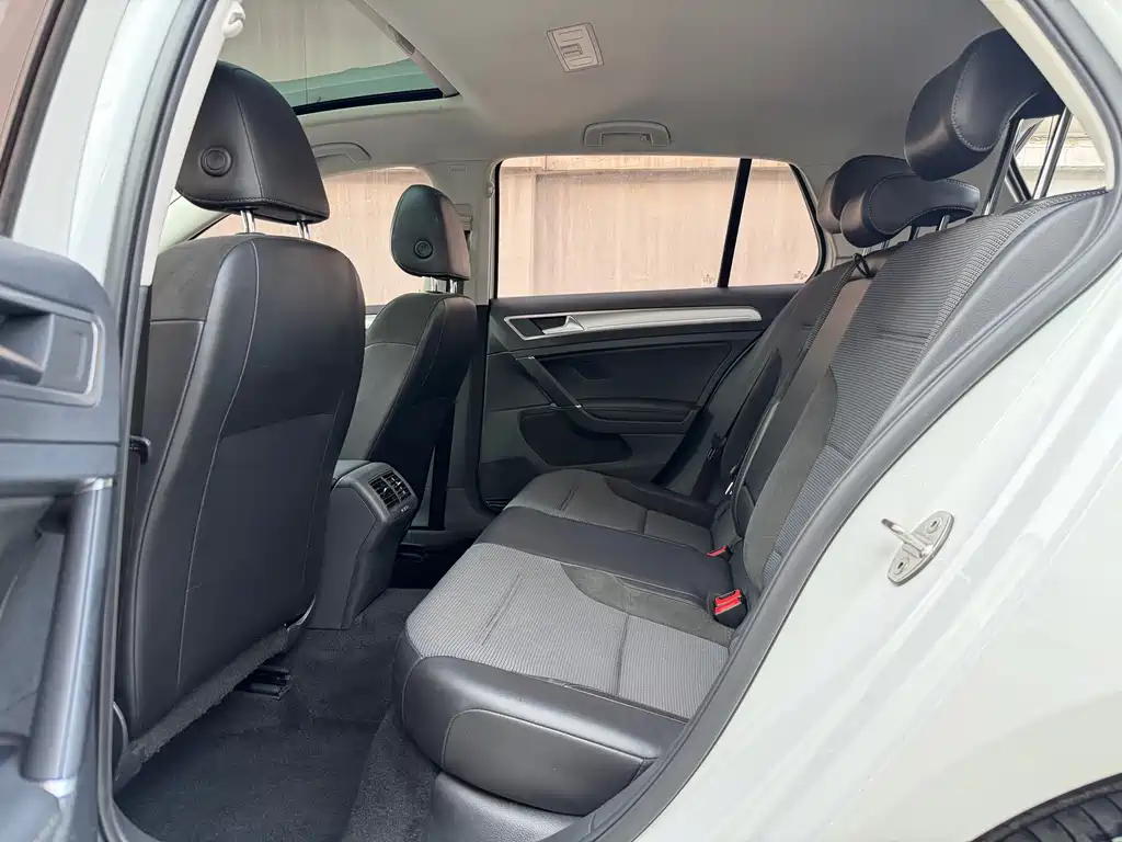 Volkswagen Golf 2018 — фото 5