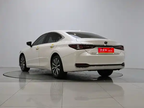 Lexus ES 2021