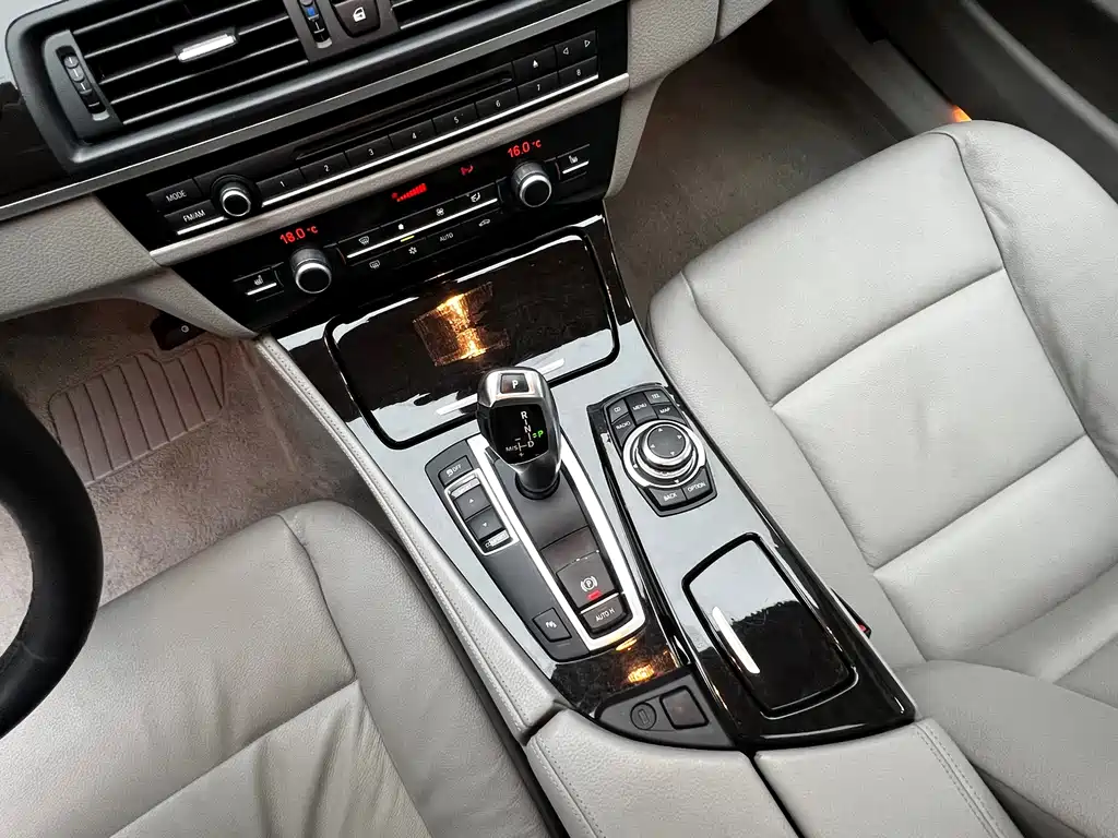 BMW 5 Series 2013 — фото 15