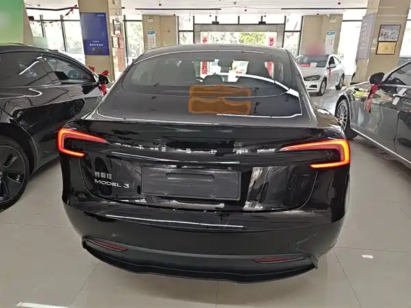 Tesla Model 3 2025