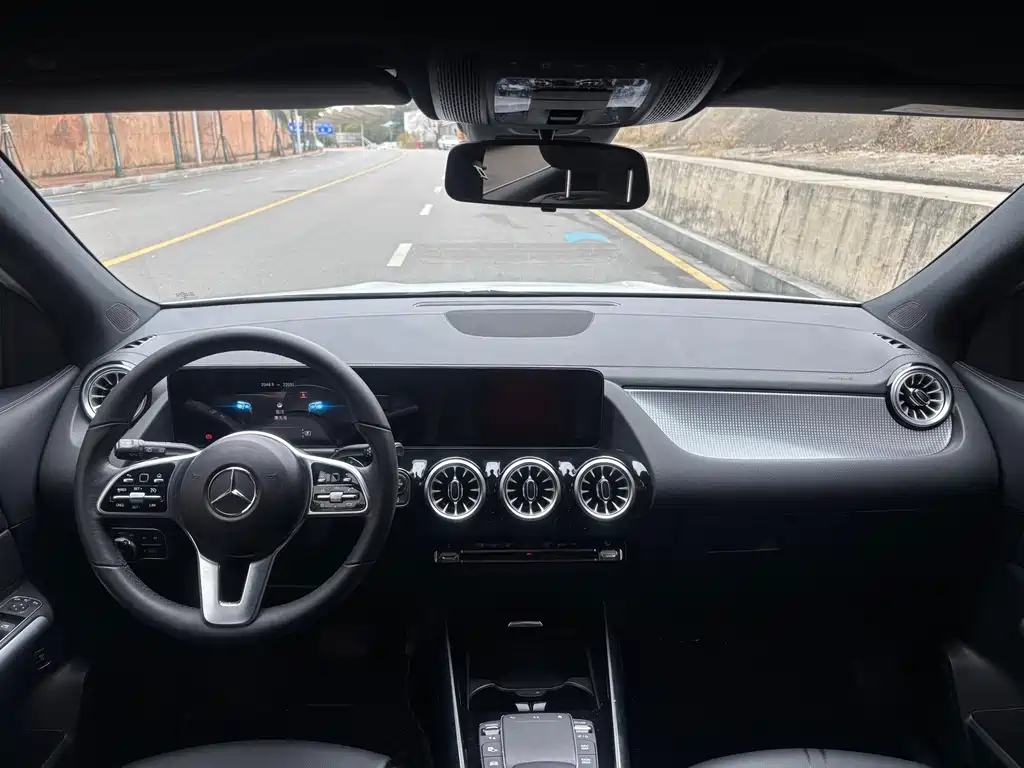 Mercedes-Benz GLA 2023 — фото 9
