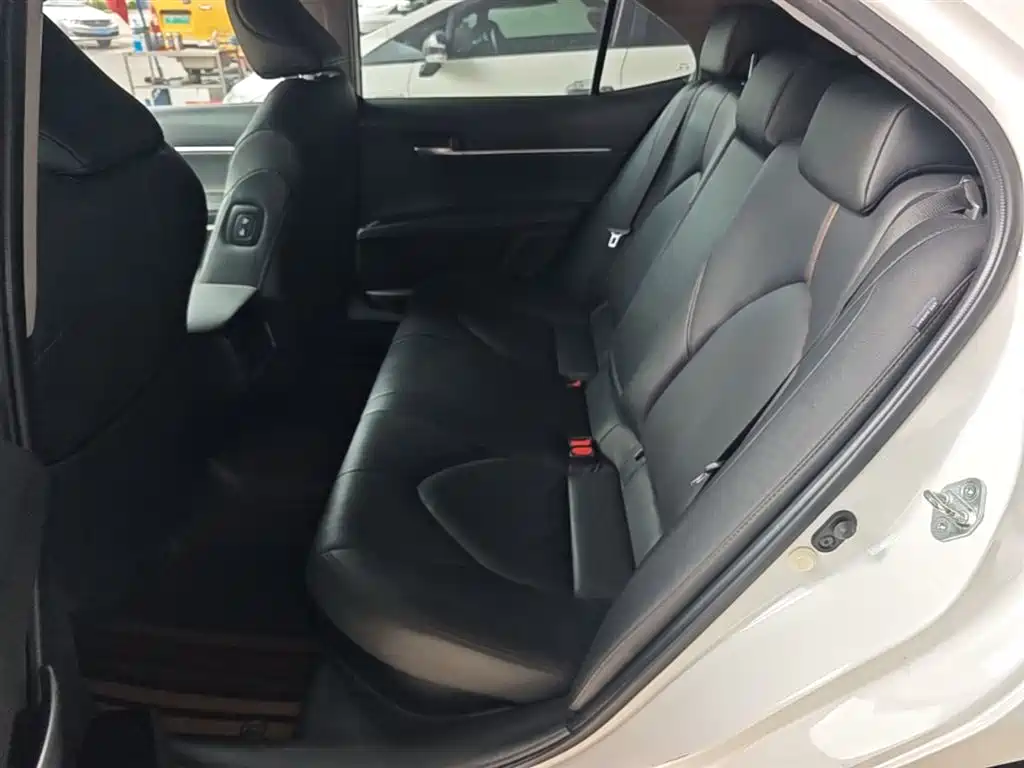 Toyota Camry 2023 — фото 13